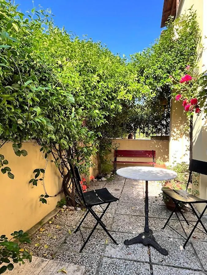 Leda'S Home Roma 0*,  Italia